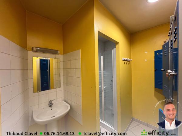 Local Commercial 3 pièces - 110 m²