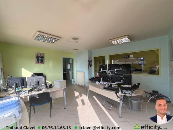 Local Commercial 3 pièces - 110 m²