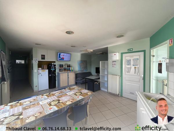 Local Commercial 3 pièces - 110 m²