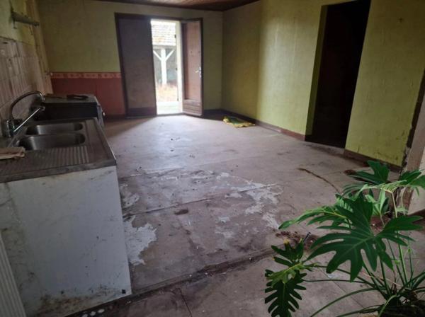 Maison à vendre proche VITTEL (88) MAISON T4 à rénover sur TERRAIN de 330 m²