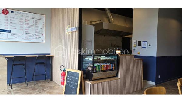 🍔 À VENDRE – FONDS DE COMMERCE DE RESTAURATION RAPIDE « COLLIN'S BURGER » À LOUVIERS (27) 🍔
💥 UNE OPPORTUNITÉ CLÉ EN MAIN AU FORT POTENTIEL DE DÉVELOPPEMENT !
Vous souhaitez reprendre une affaire rentable, reconnue localement et immédiatement exploitable ? Découvrez Collin's Burger, une enseigne appréciée bénéficiant d'une excellente notoriété et d'une clientèle fidèle.
Idéalement situé à Louviers, à proximité immédiate de l'A13 et au cœur d'un environnement commercial dynamique, cet établissement profite d'un emplacement stratégique offrant visibilité, accessibilité et attractivité.

⭐ LES ATOUTS DE CETTE AFFAIRE

✔ Restaurant reconnu et apprécié de sa clientèle
✔ 20 places assises en salle
✔ 20 places en terrasse
✔ Parking à proximité immédiate
✔ Matériel professionnel complet en excellent état (moins de 3 ans)
✔ Établissement aux normes avec sanitaires PMR
✔ Aucun investissement à prévoir
✔ Reprise immédiate possible

📈 UN POTENTIEL DE CROISSANCE IMPORTANT

L'activité actuelle est exploitée du mardi au samedi, midi et soir, laissant de réelles perspectives de développement :
✔ Déploiement de la livraison
✔ Renforcement de la vente à emporter
✔ Extension des horaires et jours d'ouverture

💼 UNE AFFAIRE SAINE ET RENTABLE
L'établissement bénéficie d'un chiffre d'affaires attractif, d'une clientèle régulière et d'une excellente réputation locale.

 ✔ Prix de vente : 105 000 €
 ✔ Loyer : 1 562 € TTC / mois

 ✔ Une opportunité rare sur le secteur. Contactez moi dès maintenant pour découvrir tout                       le potentiel de cette belle affaire !
      Malika COULANGES
      Conseillère Immobilier – BSK Immobilier
      📞06 83 30 17 01