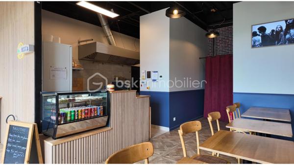 🍔 À VENDRE – FONDS DE COMMERCE DE RESTAURATION RAPIDE « COLLIN'S BURGER » À LOUVIERS (27) 🍔
💥 UNE OPPORTUNITÉ CLÉ EN MAIN AU FORT POTENTIEL DE DÉVELOPPEMENT !
Vous souhaitez reprendre une affaire rentable, reconnue localement et immédiatement exploitable ? Découvrez Collin's Burger, une enseigne appréciée bénéficiant d'une excellente notoriété et d'une clientèle fidèle.
Idéalement situé à Louviers, à proximité immédiate de l'A13 et au cœur d'un environnement commercial dynamique, cet établissement profite d'un emplacement stratégique offrant visibilité, accessibilité et attractivité.

⭐ LES ATOUTS DE CETTE AFFAIRE

✔ Restaurant reconnu et apprécié de sa clientèle
✔ 20 places assises en salle
✔ 20 places en terrasse
✔ Parking à proximité immédiate
✔ Matériel professionnel complet en excellent état (moins de 3 ans)
✔ Établissement aux normes avec sanitaires PMR
✔ Aucun investissement à prévoir
✔ Reprise immédiate possible

📈 UN POTENTIEL DE CROISSANCE IMPORTANT

L'activité actuelle est exploitée du mardi au samedi, midi et soir, laissant de réelles perspectives de développement :
✔ Déploiement de la livraison
✔ Renforcement de la vente à emporter
✔ Extension des horaires et jours d'ouverture

💼 UNE AFFAIRE SAINE ET RENTABLE
L'établissement bénéficie d'un chiffre d'affaires attractif, d'une clientèle régulière et d'une excellente réputation locale.

 ✔ Prix de vente : 105 000 €
 ✔ Loyer : 1 562 € TTC / mois

 ✔ Une opportunité rare sur le secteur. Contactez moi dès maintenant pour découvrir tout                       le potentiel de cette belle affaire !
      Malika COULANGES
      Conseillère Immobilier – BSK Immobilier
      📞06 83 30 17 01