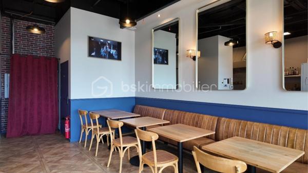 🍔 À VENDRE – FONDS DE COMMERCE DE RESTAURATION RAPIDE « COLLIN'S BURGER » À LOUVIERS (27) 🍔
💥 UNE OPPORTUNITÉ CLÉ EN MAIN AU FORT POTENTIEL DE DÉVELOPPEMENT !
Vous souhaitez reprendre une affaire rentable, reconnue localement et immédiatement exploitable ? Découvrez Collin's Burger, une enseigne appréciée bénéficiant d'une excellente notoriété et d'une clientèle fidèle.
Idéalement situé à Louviers, à proximité immédiate de l'A13 et au cœur d'un environnement commercial dynamique, cet établissement profite d'un emplacement stratégique offrant visibilité, accessibilité et attractivité.

⭐ LES ATOUTS DE CETTE AFFAIRE

✔ Restaurant reconnu et apprécié de sa clientèle
✔ 20 places assises en salle
✔ 20 places en terrasse
✔ Parking à proximité immédiate
✔ Matériel professionnel complet en excellent état (moins de 3 ans)
✔ Établissement aux normes avec sanitaires PMR
✔ Aucun investissement à prévoir
✔ Reprise immédiate possible

📈 UN POTENTIEL DE CROISSANCE IMPORTANT

L'activité actuelle est exploitée du mardi au samedi, midi et soir, laissant de réelles perspectives de développement :
✔ Déploiement de la livraison
✔ Renforcement de la vente à emporter
✔ Extension des horaires et jours d'ouverture

💼 UNE AFFAIRE SAINE ET RENTABLE
L'établissement bénéficie d'un chiffre d'affaires attractif, d'une clientèle régulière et d'une excellente réputation locale.

 ✔ Prix de vente : 105 000 €
 ✔ Loyer : 1 562 € TTC / mois

 ✔ Une opportunité rare sur le secteur. Contactez moi dès maintenant pour découvrir tout                       le potentiel de cette belle affaire !
      Malika COULANGES
      Conseillère Immobilier – BSK Immobilier
      📞06 83 30 17 01
