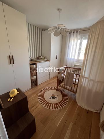 Appartement
         3 pièces
        - 77 m² 290 000 € *