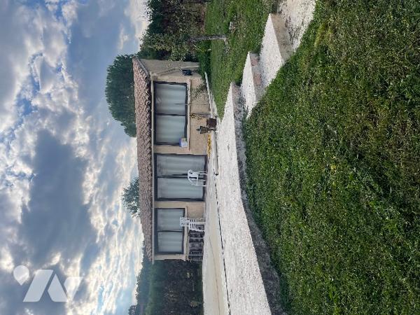 Maison traditionnelle de type 5, avec garage, piscine et terrain clos d’environ 2 500m² en zone Ubc.