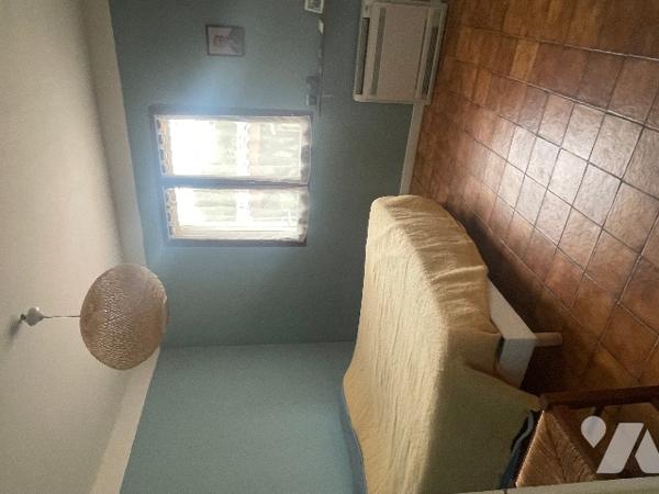 Maison traditionnelle de type 5, avec garage, piscine et terrain clos d’environ 2 500m² en zone Ubc.