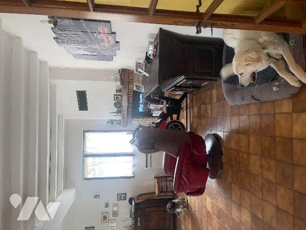 Maison traditionnelle de type 5, avec garage, piscine et terrain clos d’environ 2 500m² en zone Ubc.