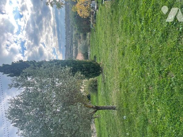 Maison traditionnelle de type 5, avec garage, piscine et terrain clos d’environ 2 500m² en zone Ubc.