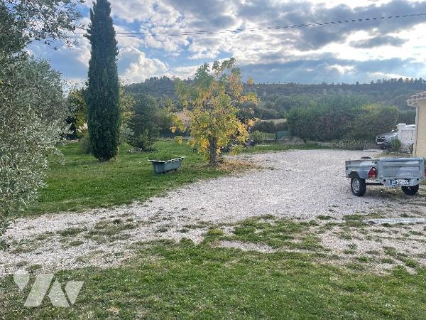 Maison traditionnelle de type 5, avec garage, piscine et terrain clos d’environ 2 500m² en zone Ubc.