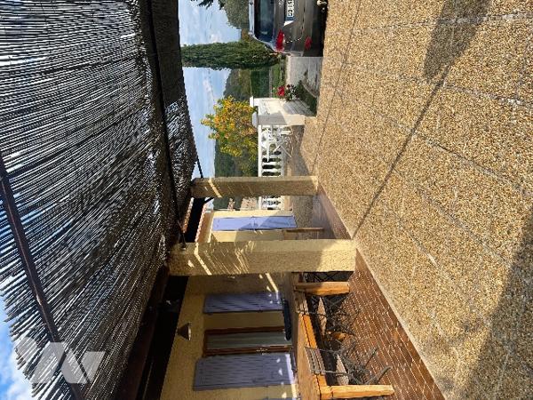 Maison traditionnelle de type 5, avec garage, piscine et terrain clos d’environ 2 500m² en zone Ubc.