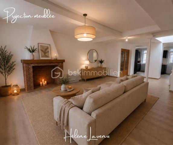 En plein cœur des rues historiques de Montreuil / Mer ! 
A deux pas des commerces, de la place centrale, des remparts ! 

Maison offrant 145m² de surface habitable ! 

Cette maison est prête à accueillir une nouvelle famille, ou un projet d'investissement ! 

- Séjour spacieux, avec puits de lumière, accès à l'espace cuisine puis terrasse et ses dépendances,
- Un espace buanderie et wc séparés viennent compléter ce rez-de-chaussée,
- A l'étage, 3 chambres spacieuses ( de 10 à 17m² ) ainsi que la salle de bain,
- Au dernier étage, une immense chambre de 38m², qui laisse place à votre imagination pour aménager vos espaces : dressing, salle d'eau, ...

Vous trouverez également un grenier.
Une cave dotée d'une particularité étonnante, que vous découvrirez en visite ! Particularité préservée et attestant de son histoire.

Prestations techniques : 
- DPE C (  176  ) GES A ( 5 )
- Surface habitable 145m² + Annexe 28m²
- isolation des murs neuve,
- Chauffage électrique,
- Production eau chaude par ballon 200L
- VMC Auto-réglable
- électricité récente = aucune anomalie électrique sur le diagnostic.

Contact et visites : 06.37.49.25.17
Hélène LAVENU

Obtenez en avant première, les nouveautés sur sur les réseaux FB : Hélène LAVENU
