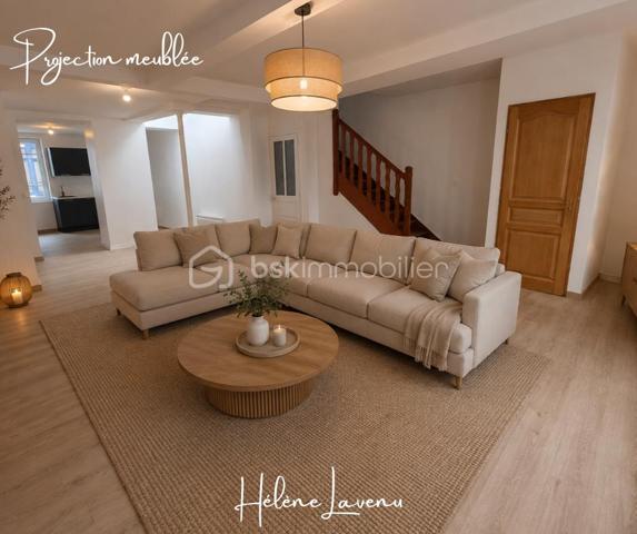 En plein cœur des rues historiques de Montreuil / Mer ! 
A deux pas des commerces, de la place centrale, des remparts ! 

Maison offrant 145m² de surface habitable ! 

Cette maison est prête à accueillir une nouvelle famille, ou un projet d'investissement ! 

- Séjour spacieux, avec puits de lumière, accès à l'espace cuisine puis terrasse et ses dépendances,
- Un espace buanderie et wc séparés viennent compléter ce rez-de-chaussée,
- A l'étage, 3 chambres spacieuses ( de 10 à 17m² ) ainsi que la salle de bain,
- Au dernier étage, une immense chambre de 38m², qui laisse place à votre imagination pour aménager vos espaces : dressing, salle d'eau, ...

Vous trouverez également un grenier.
Une cave dotée d'une particularité étonnante, que vous découvrirez en visite ! Particularité préservée et attestant de son histoire.

Prestations techniques : 
- DPE C (  176  ) GES A ( 5 )
- Surface habitable 145m² + Annexe 28m²
- isolation des murs neuve,
- Chauffage électrique,
- Production eau chaude par ballon 200L
- VMC Auto-réglable
- électricité récente = aucune anomalie électrique sur le diagnostic.

Contact et visites : 06.37.49.25.17
Hélène LAVENU

Obtenez en avant première, les nouveautés sur sur les réseaux FB : Hélène LAVENU