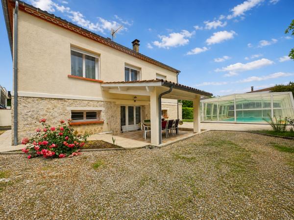 Maison
         7 pièces
        - 300 m²