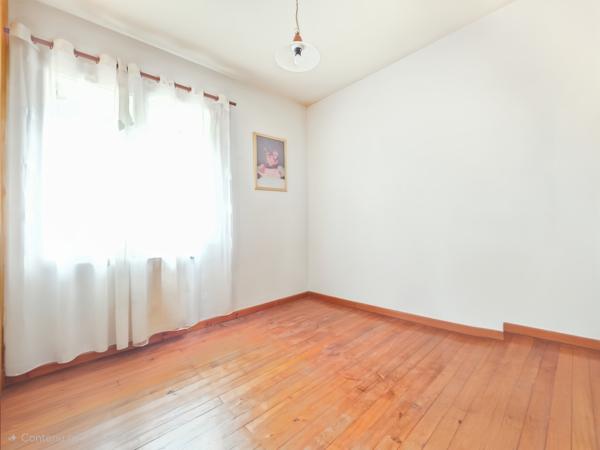 Maison
         7 pièces
        - 300 m²