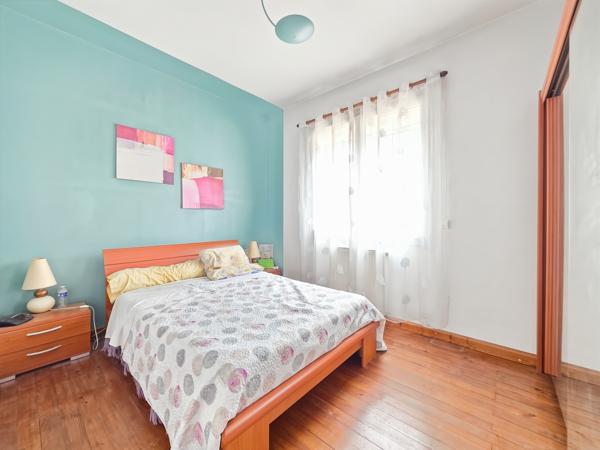 Maison
         7 pièces
        - 300 m²