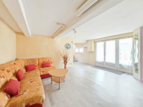 Maison
         7 pièces
        - 300 m²