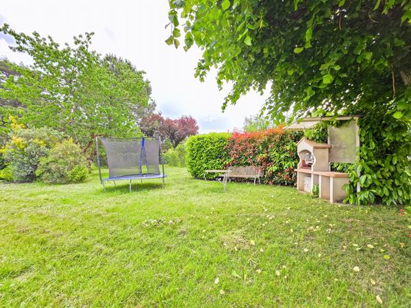 Maison
         7 pièces
        - 300 m²