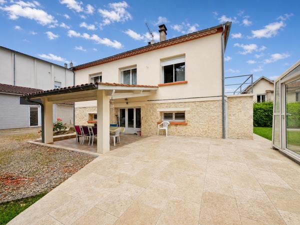 Maison
         7 pièces
        - 300 m²