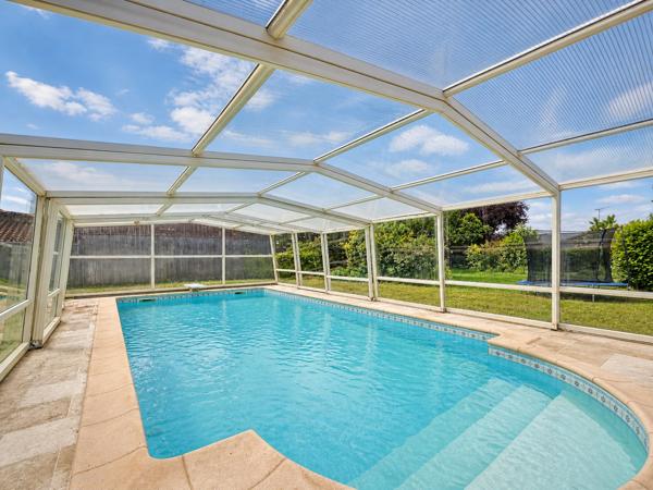 Maison
         7 pièces
        - 300 m²
