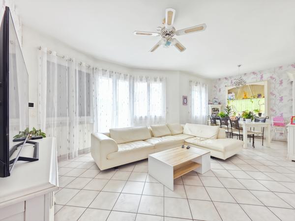 Maison
         7 pièces
        - 300 m²
