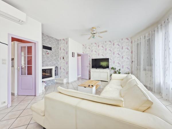 Maison
         7 pièces
        - 300 m²