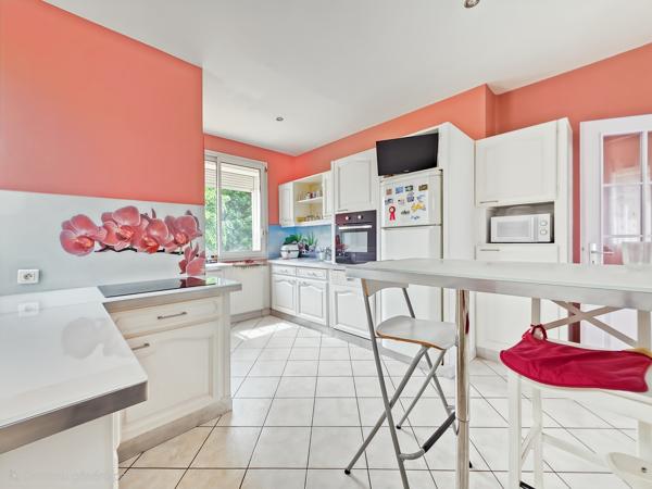 Maison
         7 pièces
        - 300 m²
