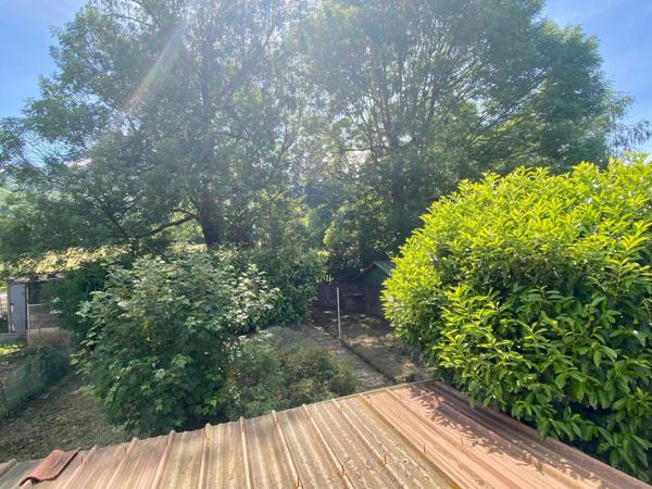 maison avec garage et jardin attenant