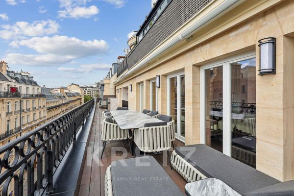 Appartement familial et de réception avec terrasse à deux pas de l'avenue Montaigne