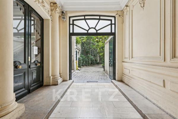Appartement familial et de réception avec terrasse à deux pas de l'avenue Montaigne