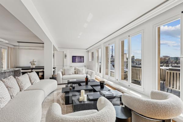 Appartement familial et de réception avec terrasse à deux pas de l'avenue Montaigne