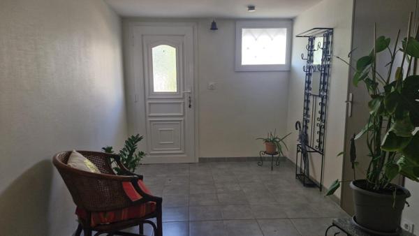 Maison de ville avec garage, terrasse et jardin