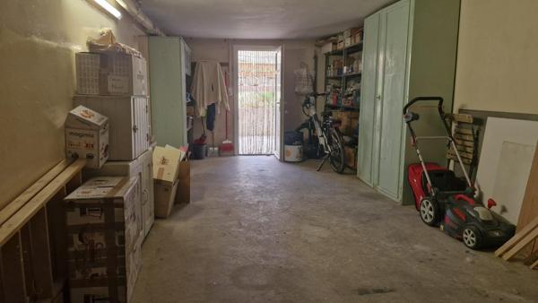 Maison de ville avec garage, terrasse et jardin