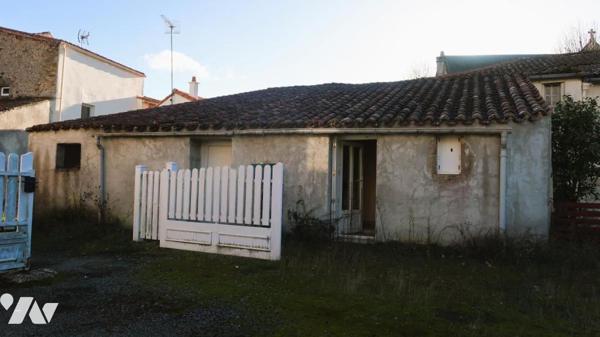 LA MEILLERAIE TILLAY, MAISON D'HABITATION DE PLAIN-PIED.