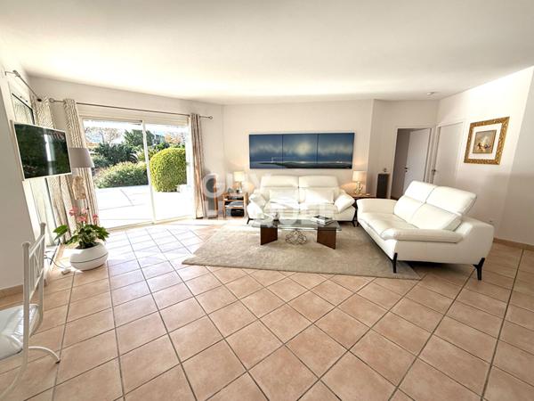 A vendre à LE SOLER (66270) : maison de plain pied,164 m² avec piscine.