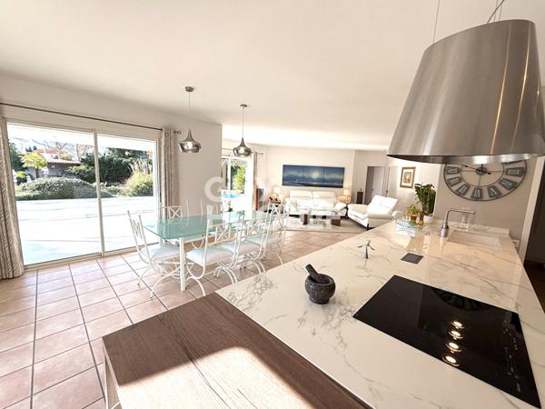 A vendre à LE SOLER (66270) : maison de plain pied,164 m² avec piscine.