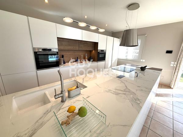 A vendre à LE SOLER (66270) : maison de plain pied,164 m² avec piscine.