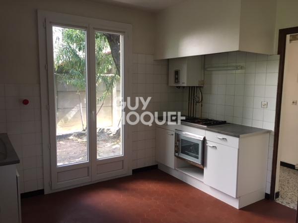 A LOUER MAISON T4 -  85 m² - ARENES - JARDIN - GARAGE - OUVERT A LA COLOCATION