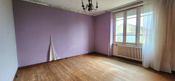 Maison de bourg à rénover.