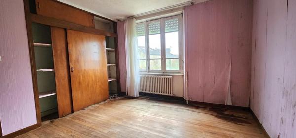 Maison de bourg à rénover.