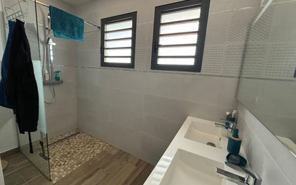 Maison à vendre    5 pièces •  Le Tampon