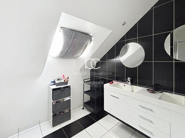 THEIX NOYALO Maison 6 pièces 173 m²