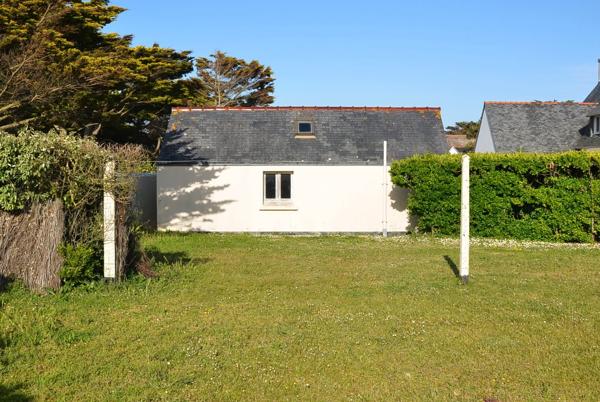 Maison familiale avec dépendance et grand terrain, face aux spots de surf de Pors Carn