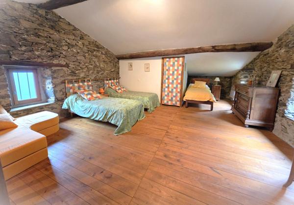 Maison en pierre entièrement rénové avec jardin