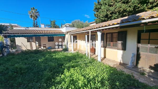 Terrain
        
        - 672 m² 530 000 € *