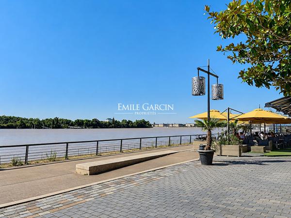 A vendre - Bordeaux - Quai des Chartrons - Immeuble à détruire