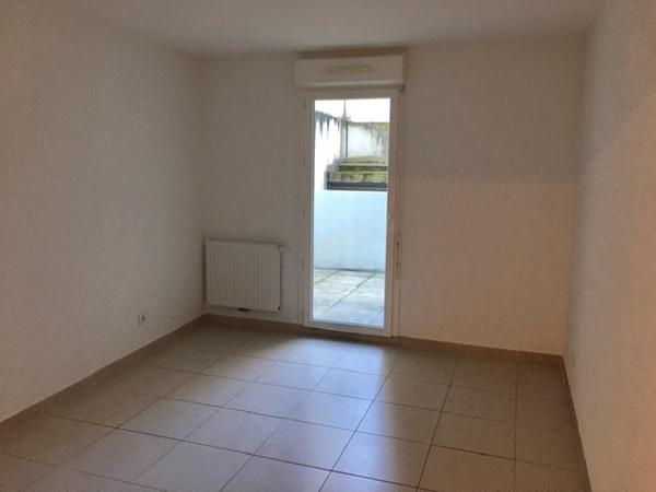 A louer appartement de type 2 meublé avec terrasse et parking à Marseille 13006 LODI