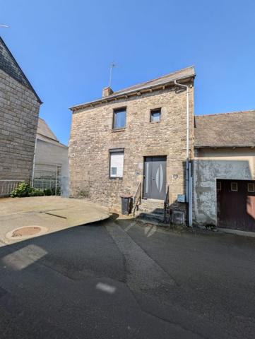 Maison mitoyenne 1 côté MERDRIGNAC 63.50 m²