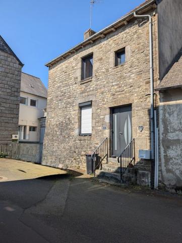 Maison mitoyenne 1 côté MERDRIGNAC 63.50 m²