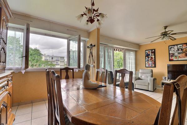 Appartement Le Plessis Bouchard 4 pièce(s) 79.02 m2+ PLACES DE PARKING+ CAVE