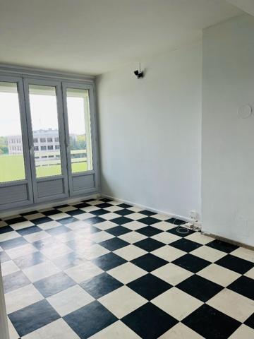 A LOUER APPARTEMENT 2 CHAMBRES PROCHE CENTRE VILLE ET GARE DE ST QUENTIN 02100
